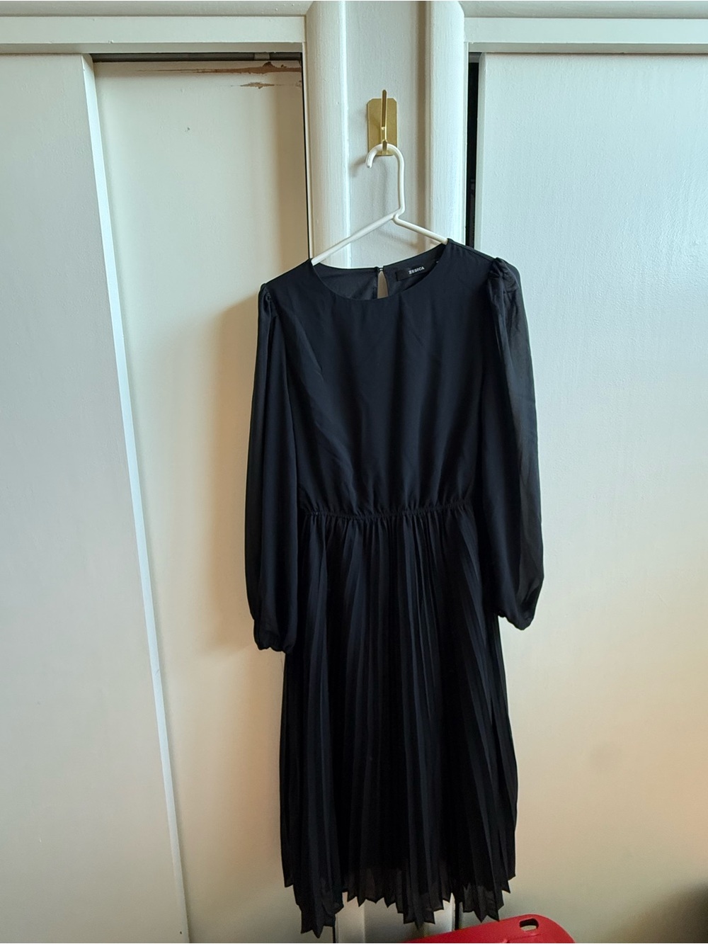 Classic Black Long-Sleeve Pleated Midi Dress